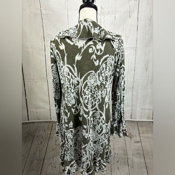 Renee Cardigan Open Front Ruffled Cardigan in Olive Green Abstract Floral - Picture 4 of 6